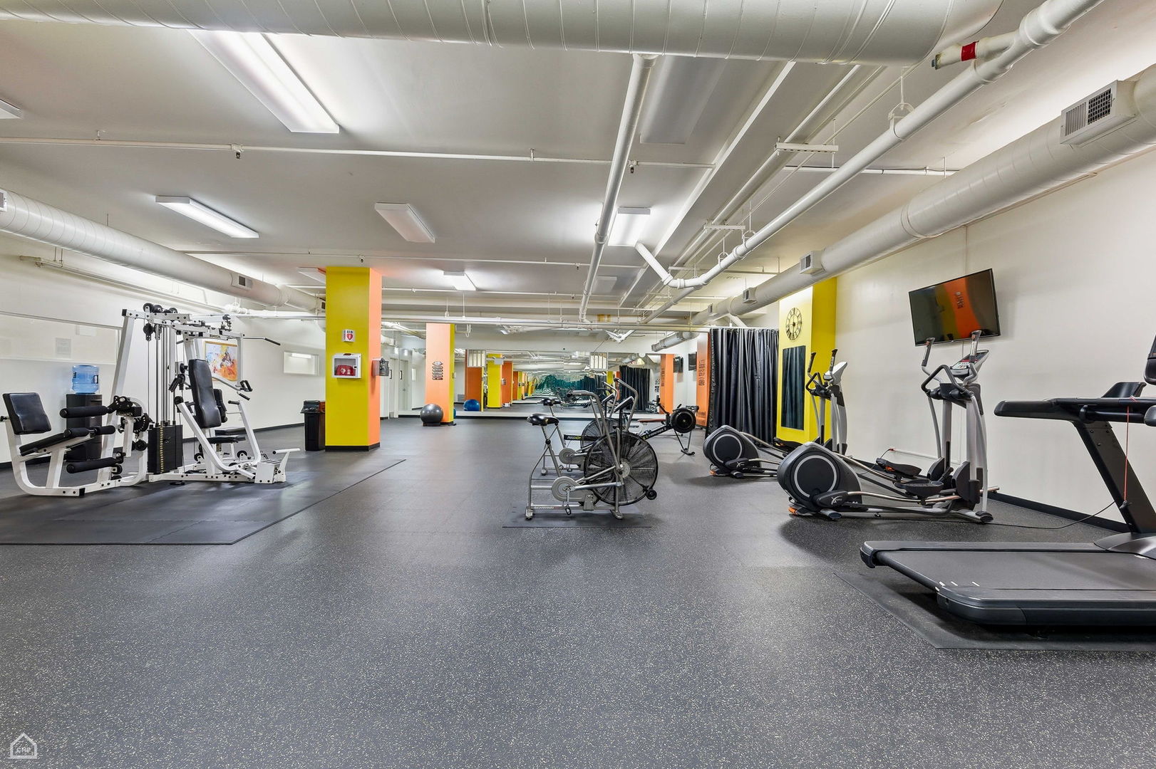 1000 East 53rd Street, Unit 215 Chicago, IL 60615 - Photo 16 of 17 a view of a room with gym equipment