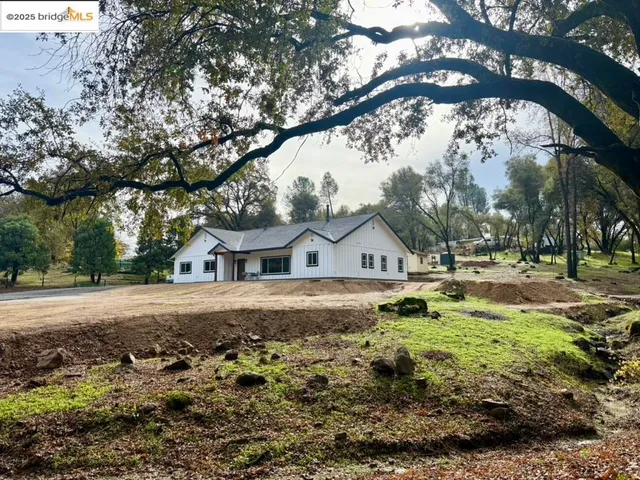 a view of a yard with a house in the background