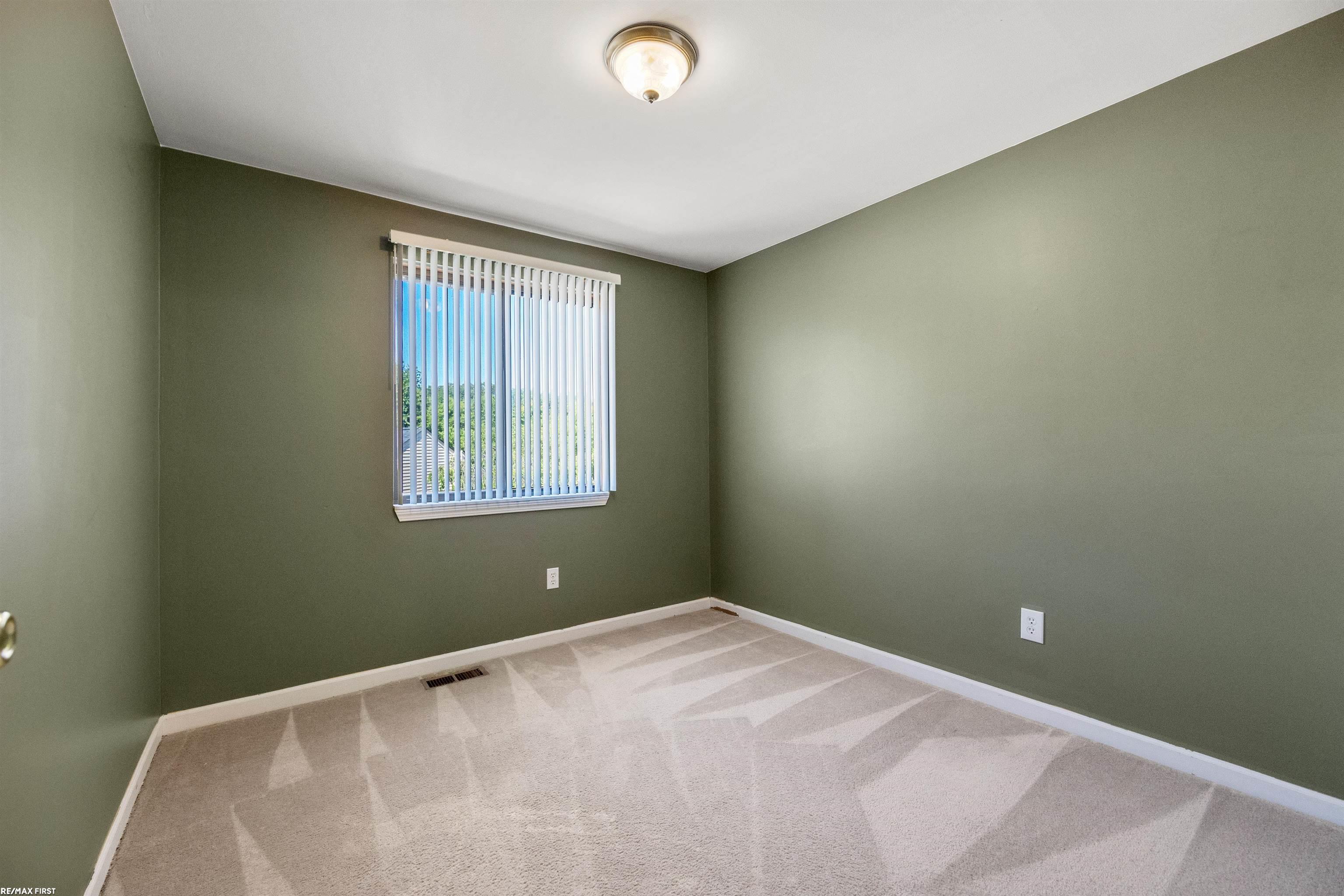 48592 Sugarbush Road New Baltimore, MI 48047 - Photo 15 of 31 50084817-14.JPG
