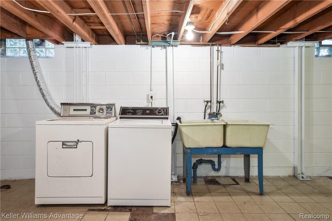 349 Ridgemont Road Grosse Pointe, MI 48236 - Photo 24 of 33 Huge Laundry Room with Washer & Dryer - Plenty of space for folding tables, drying racks, ironing board, etc...