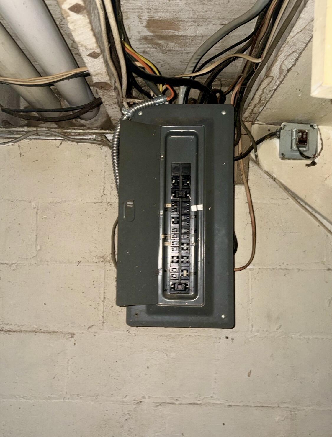 176 South Scott Street Adrian, MI 49221 - Photo 36 of 41 176 S Scott St - 35