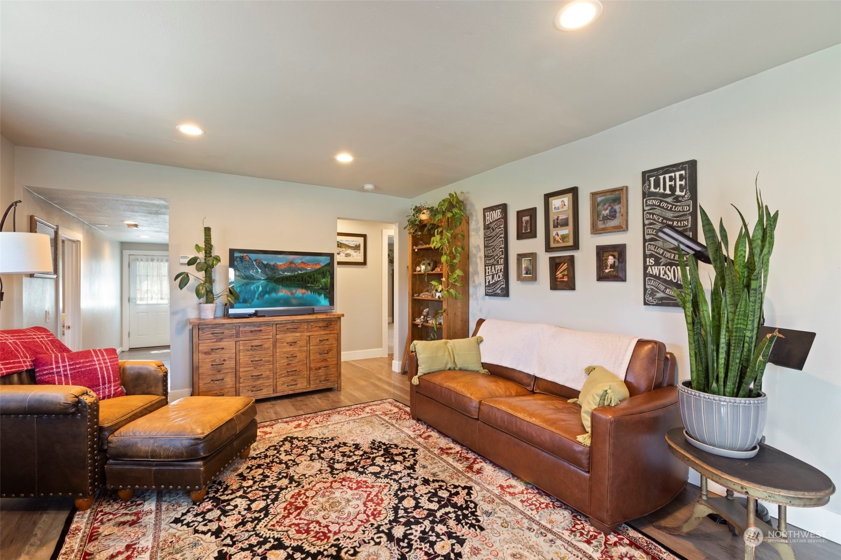 1720 South Walters Road Tacoma, WA 98465 - Photo 2 of 40 Gallery Image 2