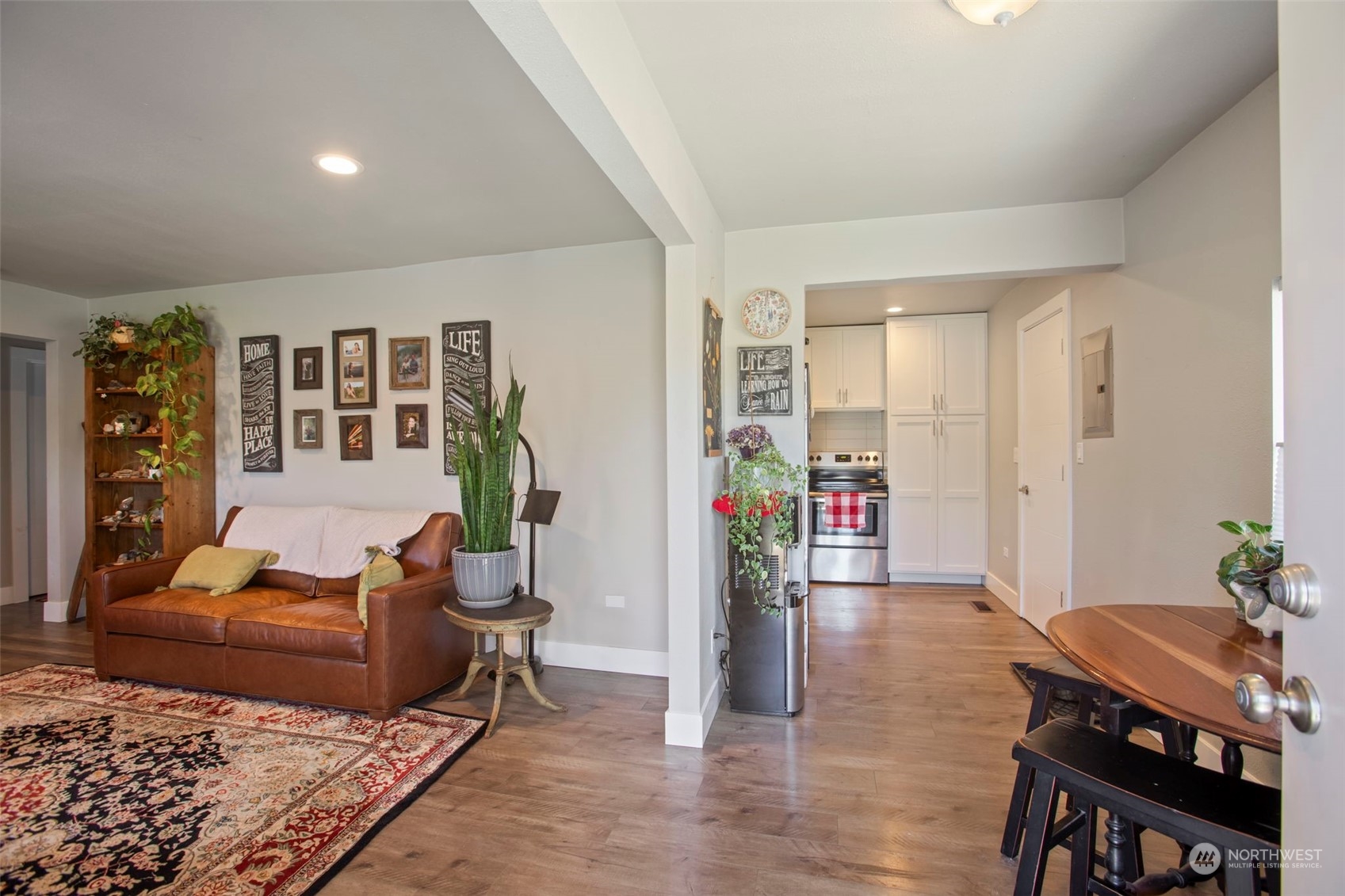 1720 South Walters Road Tacoma, WA 98465 - Photo 6 of 40 Gallery Image 6