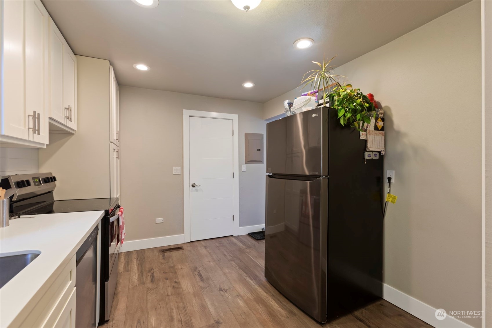 1720 South Walters Road Tacoma, WA 98465 - Photo 8 of 40 Gallery Image 8