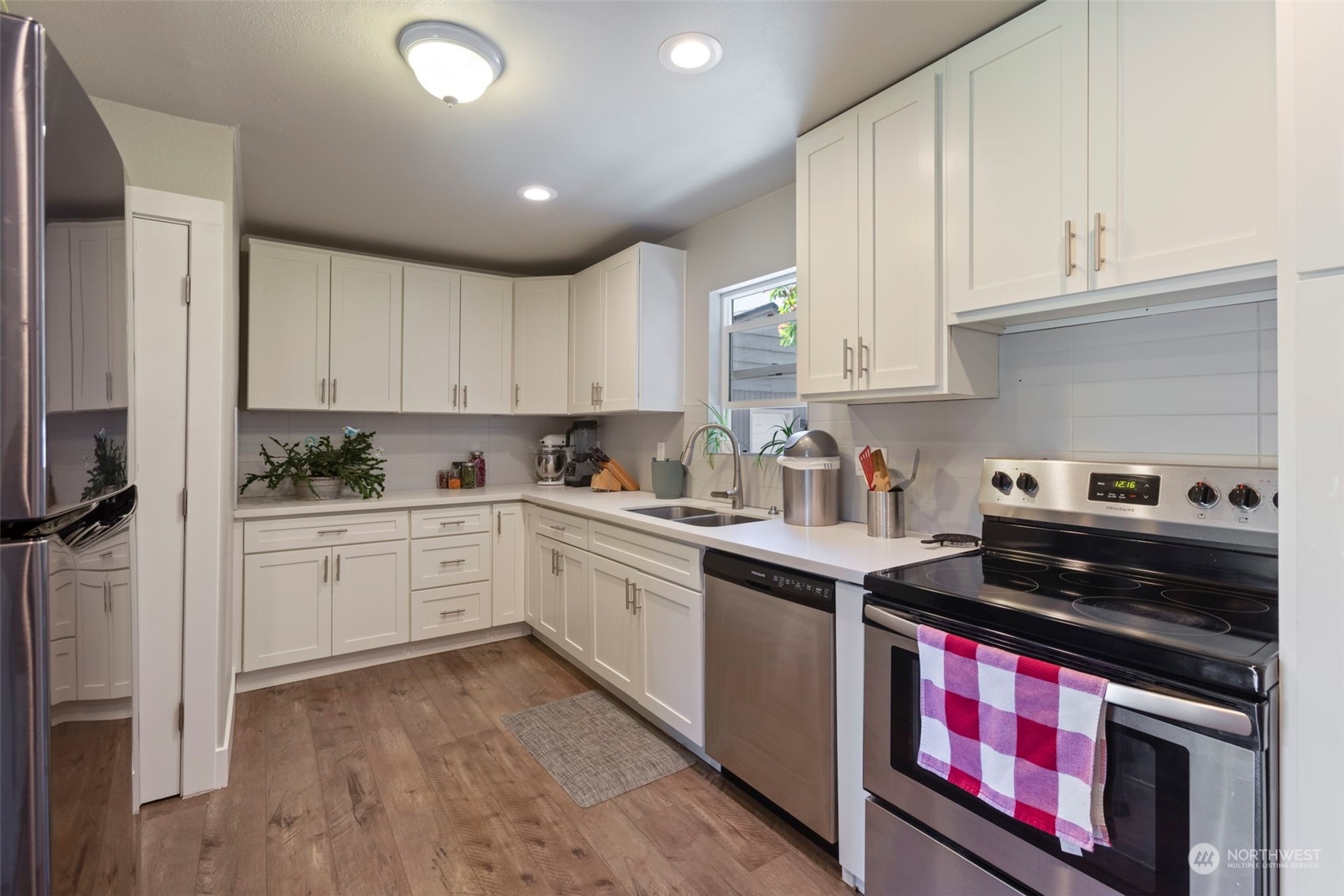 1720 South Walters Road Tacoma, WA 98465 - Photo 9 of 40 Gallery Image 9