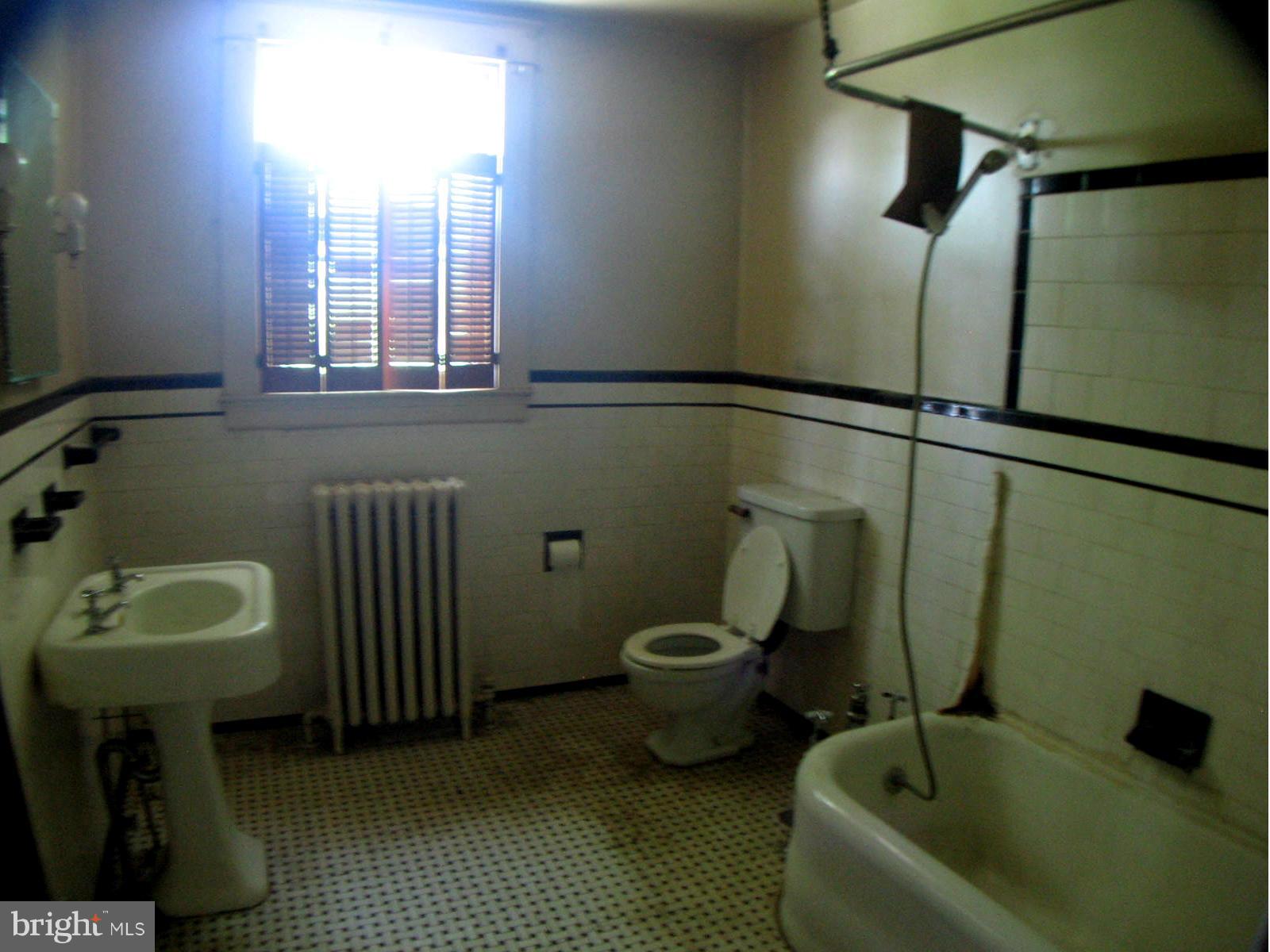 3114 Rolling Rd. Baltimore, MD 21244 - Photo 16 of 21 Bath