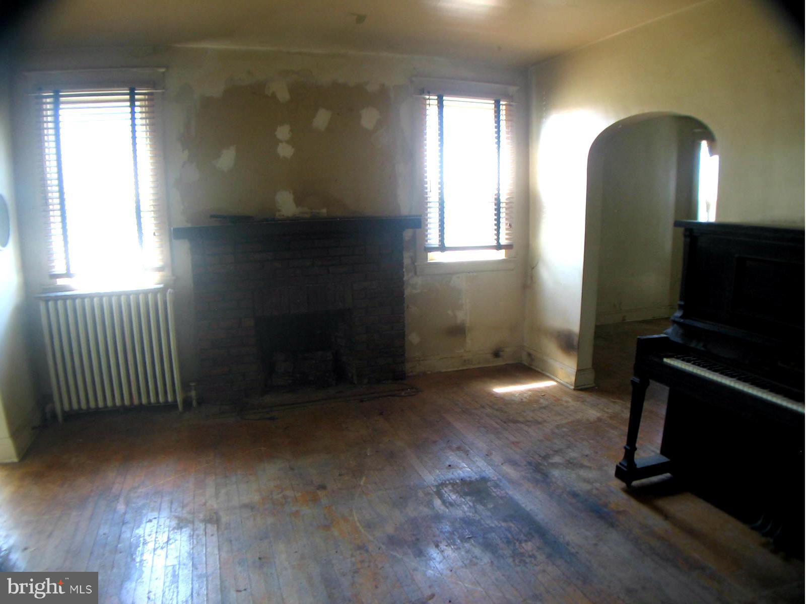 3114 Rolling Rd. Baltimore, MD 21244 - Photo 5 of 21 Living Room