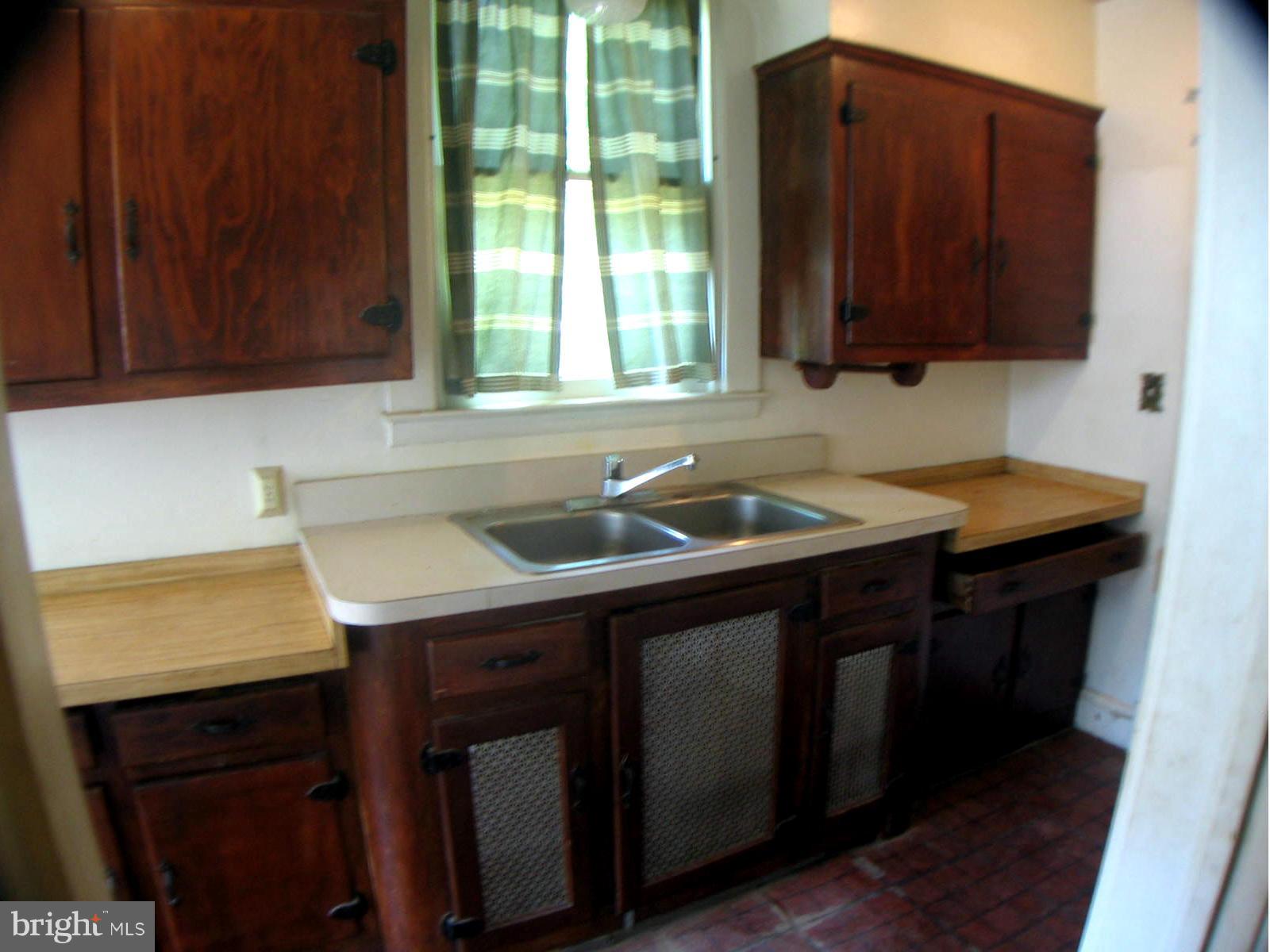 3114 Rolling Rd. Baltimore, MD 21244 - Photo 6 of 21 Kitchen