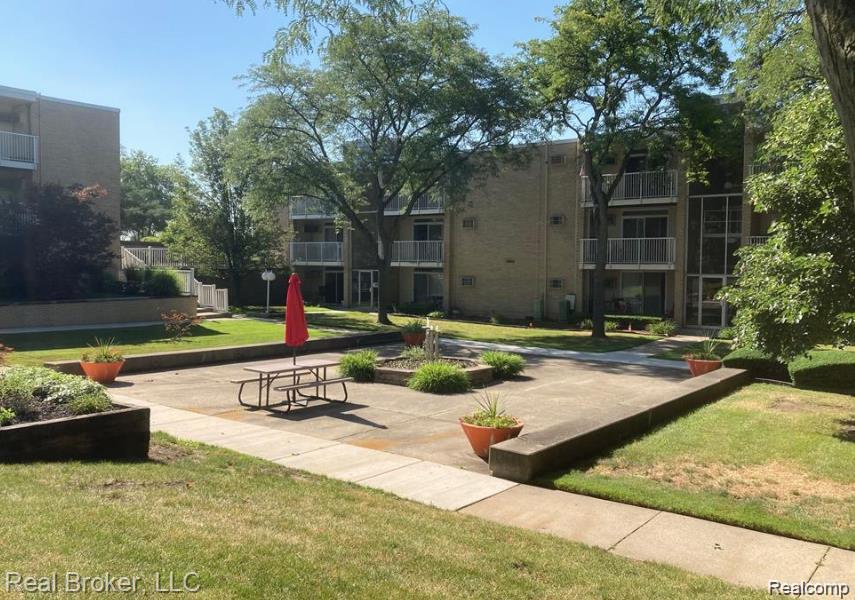 4905 Crooks Road, Unit A5 Royal Oak, MI 48073 - Photo 17 of 19