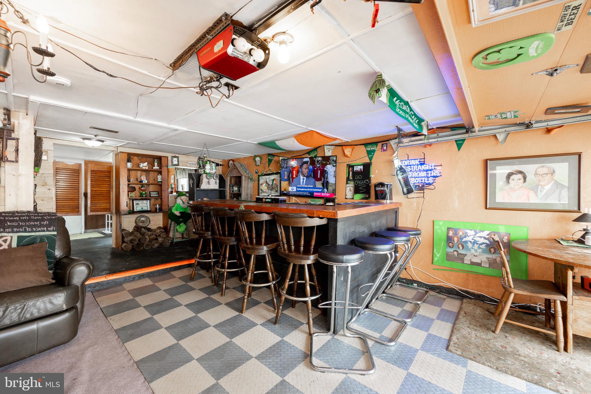 222 Highland Avenue Wayne, PA 19087 - Photo 23 of 46 Garage Pub