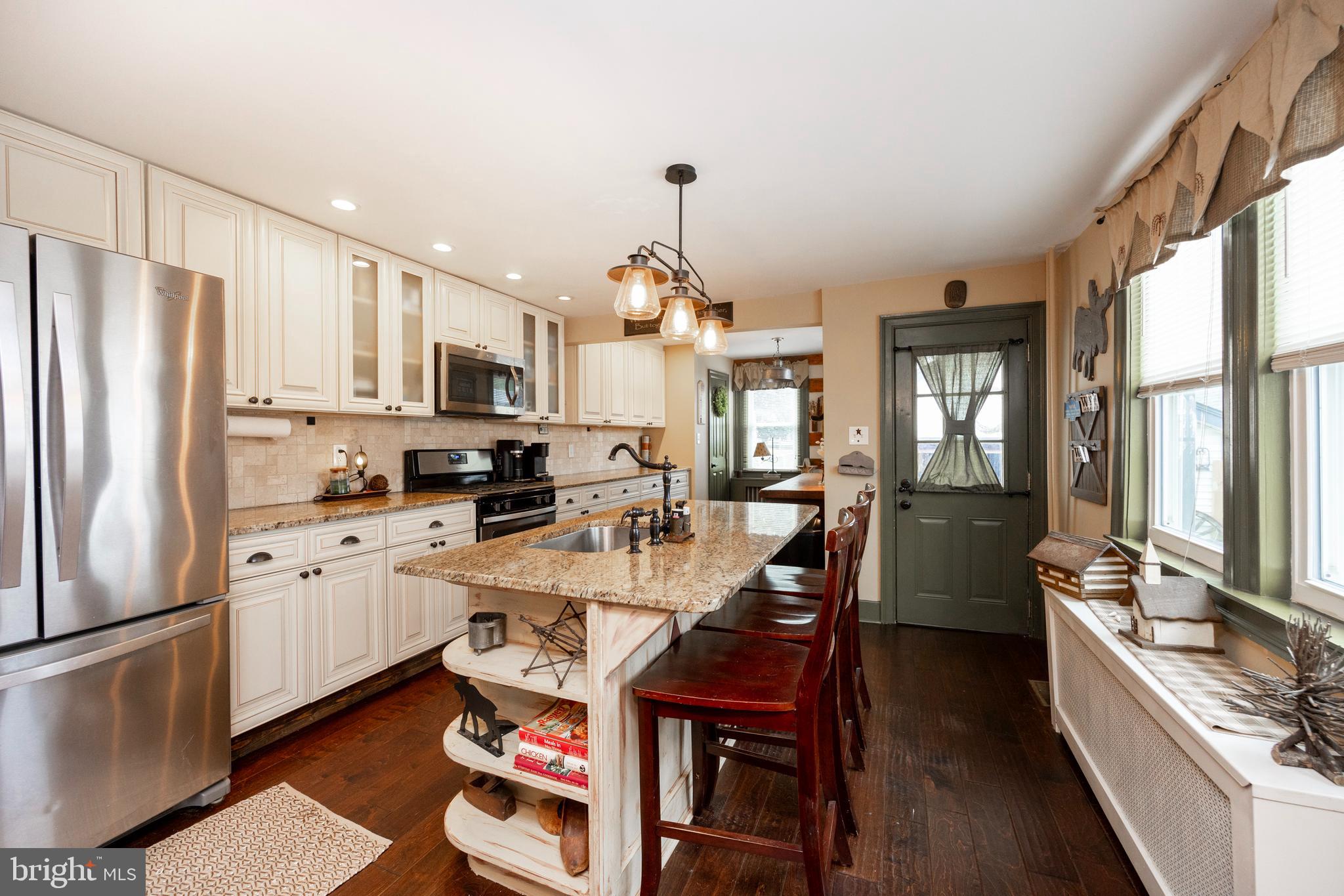 222 Highland Avenue Wayne, PA 19087 - Photo 3 of 46