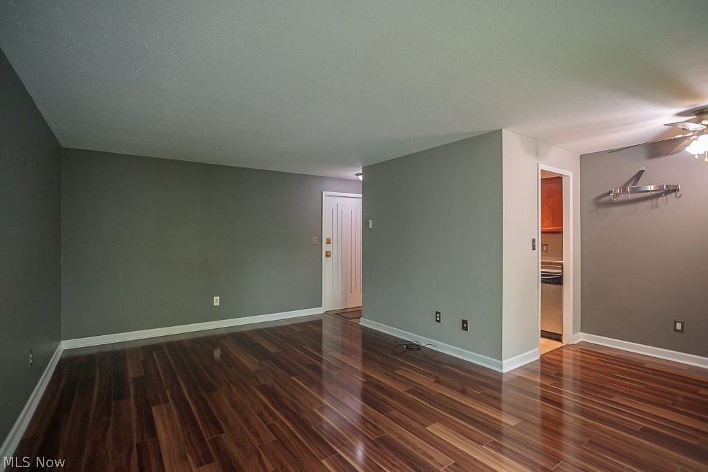 20312 Lorain Road, Unit 309 Cleveland, OH 44126 - Photo 3 of 33