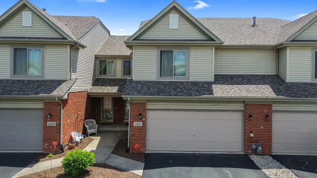 $330,000 | 8261 Pecan Place, Frankfort, IL 60423