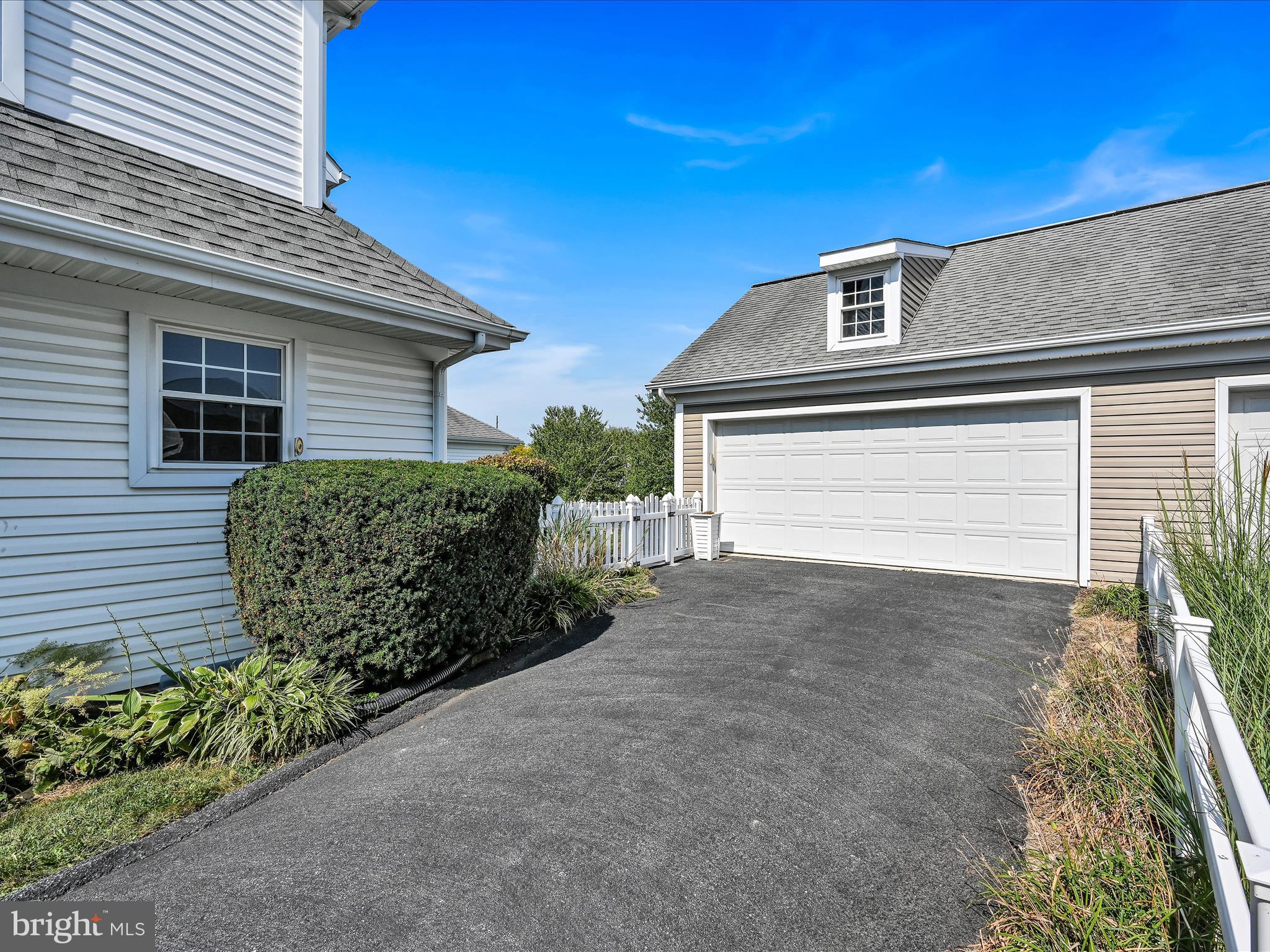603 Wallingford Road Lititz, PA 17543 - Photo 4 of 38 Garage