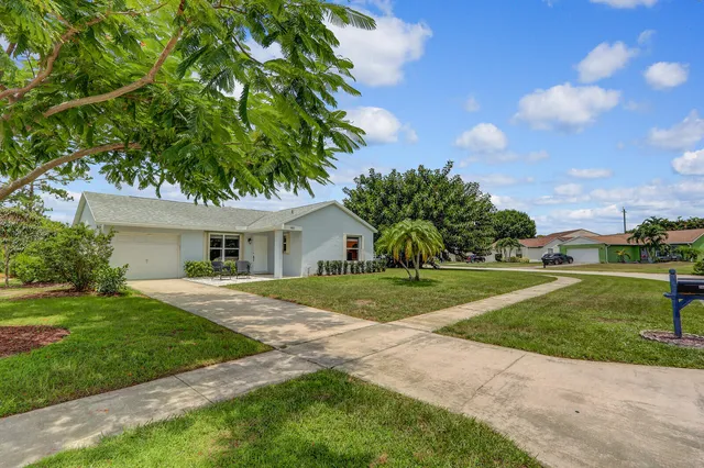 $564,000 | 140 Village Circle, Jupiter, FL 33458