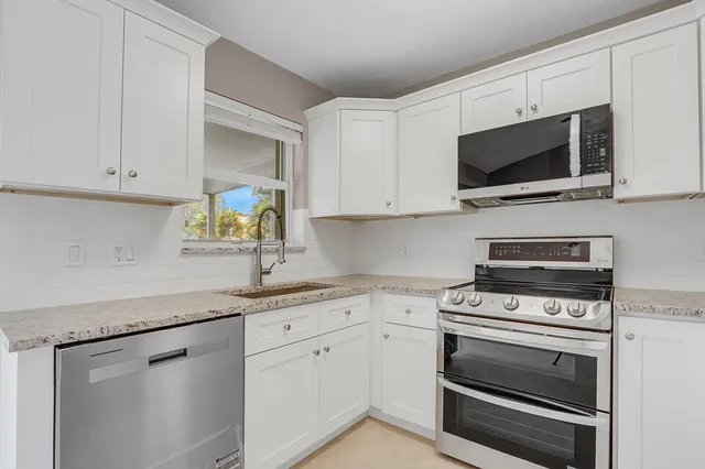 $564,000 | 140 Village Circle, Jupiter, FL 33458