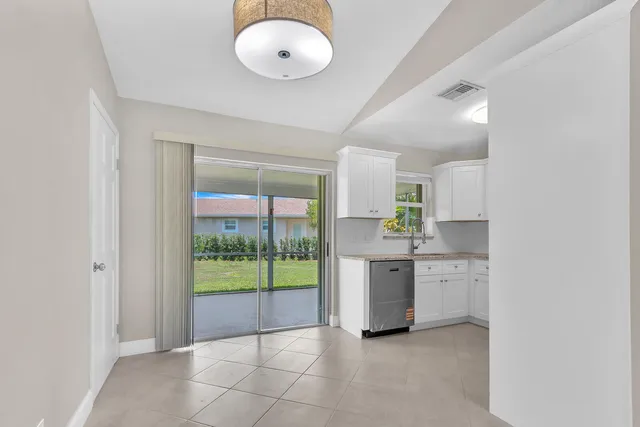 $564,000 | 140 Village Circle, Jupiter, FL 33458