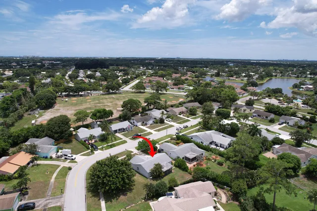 $564,000 | 140 Village Circle, Jupiter, FL 33458