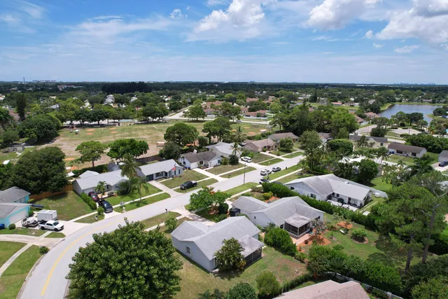 $564,000 | 140 Village Circle, Jupiter, FL 33458