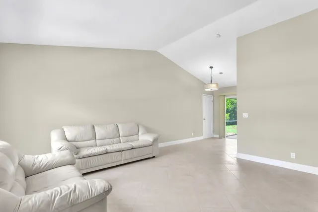 $564,000 | 140 Village Circle, Jupiter, FL 33458