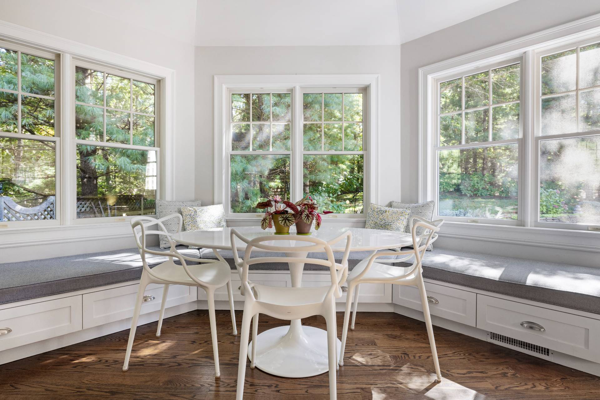 8 Devon Woods Close Amagansett, NY 11930 - Photo 8 of 19 a dining room with furniture and window