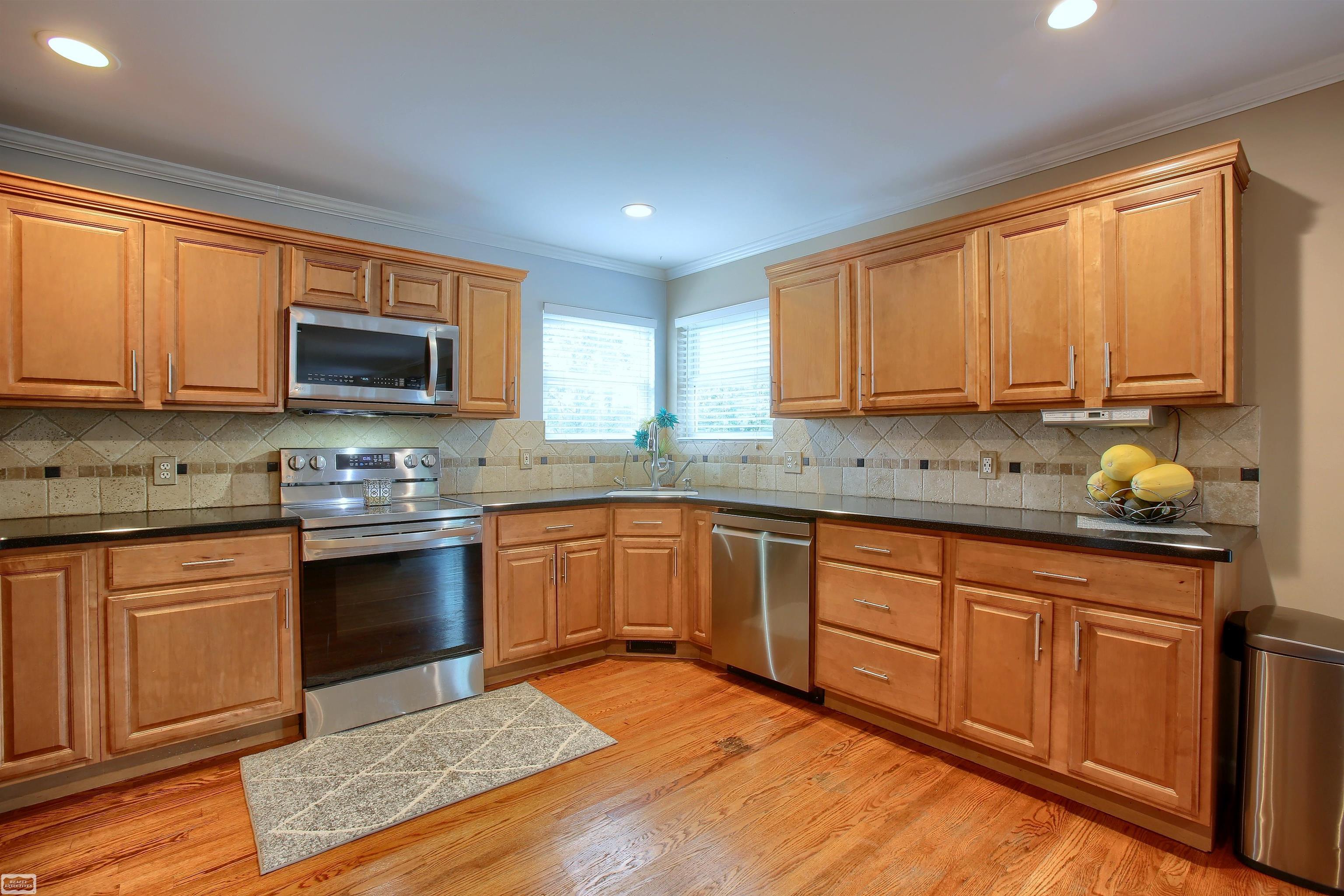 71237 Weeks Road Richmond, MI 48062 - Photo 11 of 60 50121889-10.JPG