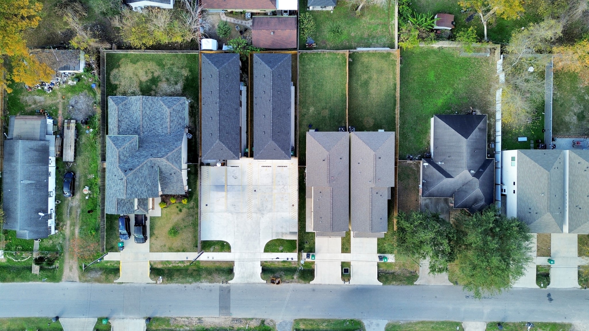 2310 Wavell Street, Unit B Houston, TX 77088 - Photo 35 of 37 an aerial view of a house with a garden and yard