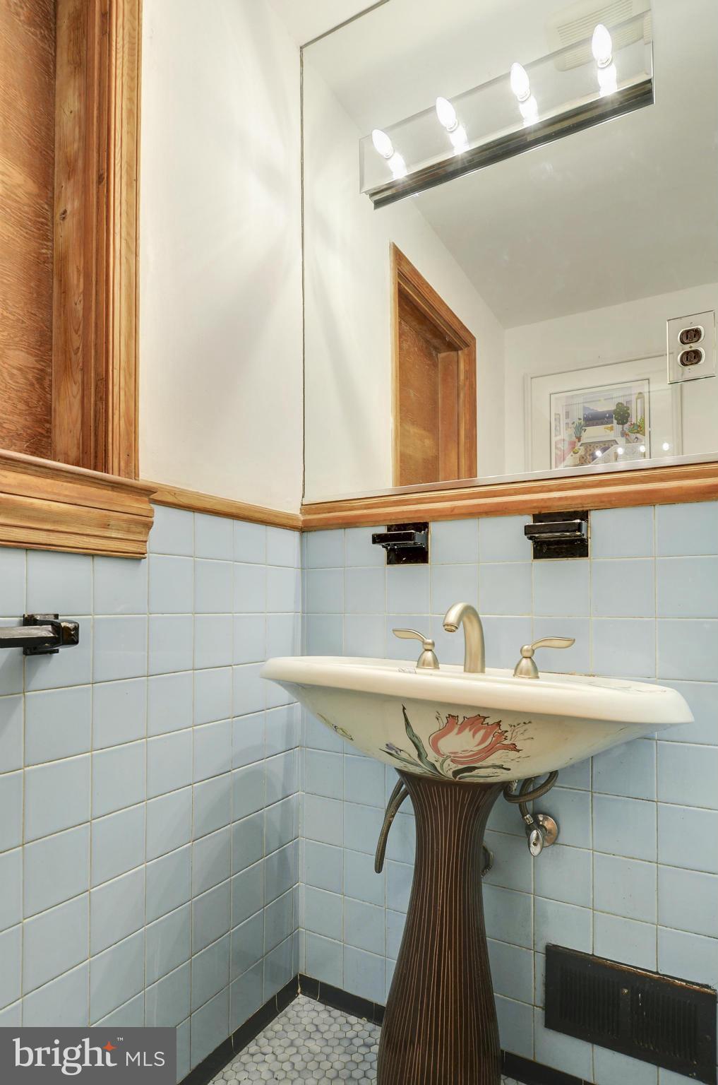 9704 Elrod Road Kensington, MD 20895 - Photo 12 of 30 Powder Room