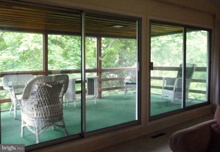 6202 Ivymount Road Baltimore, MD 21209 - Photo 3 of 30 Porch 6202 Ivymount Rd..