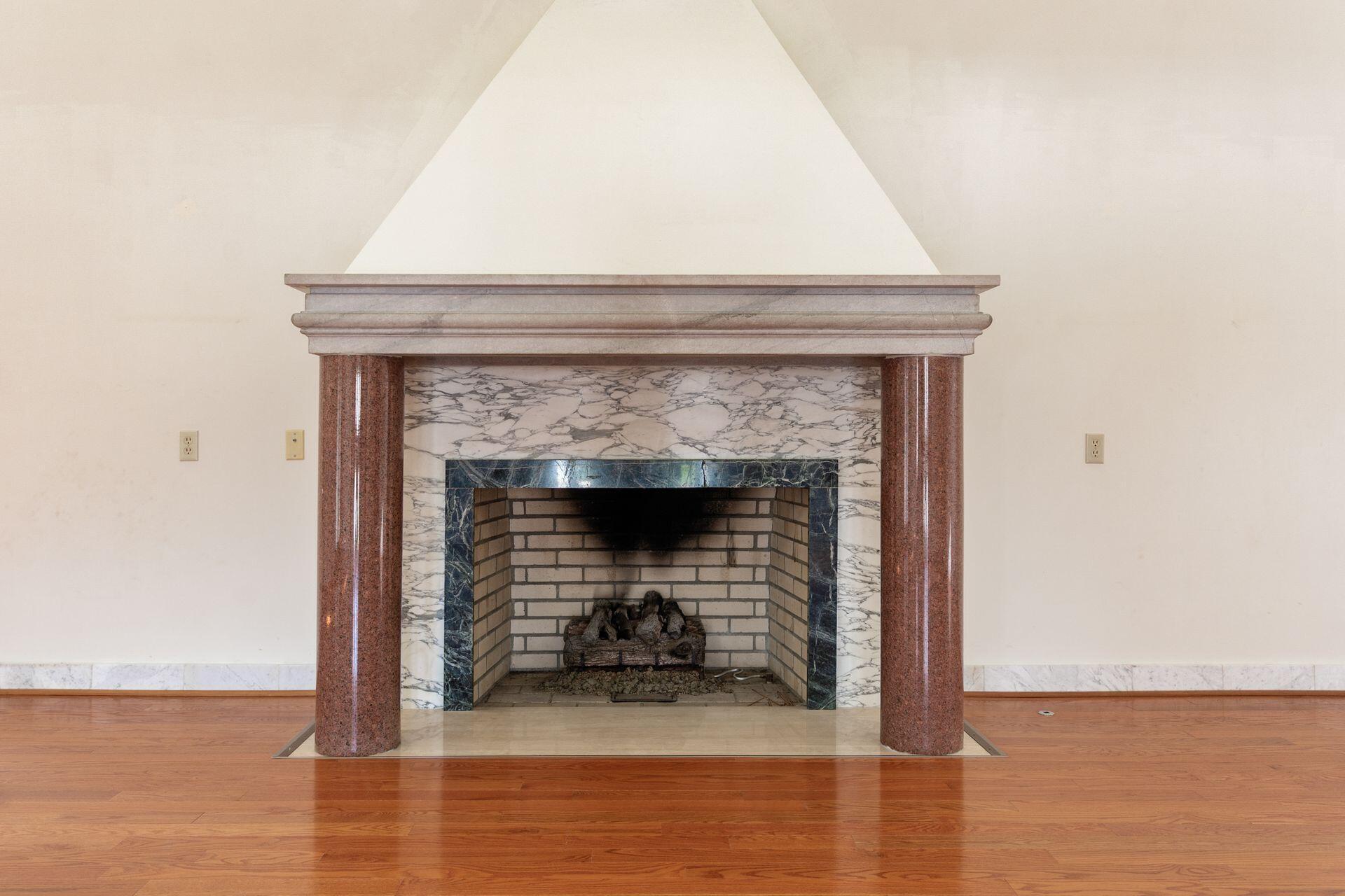 803 Old Farm Road Columbus, OH 43213 - Photo 15 of 97 Great Room