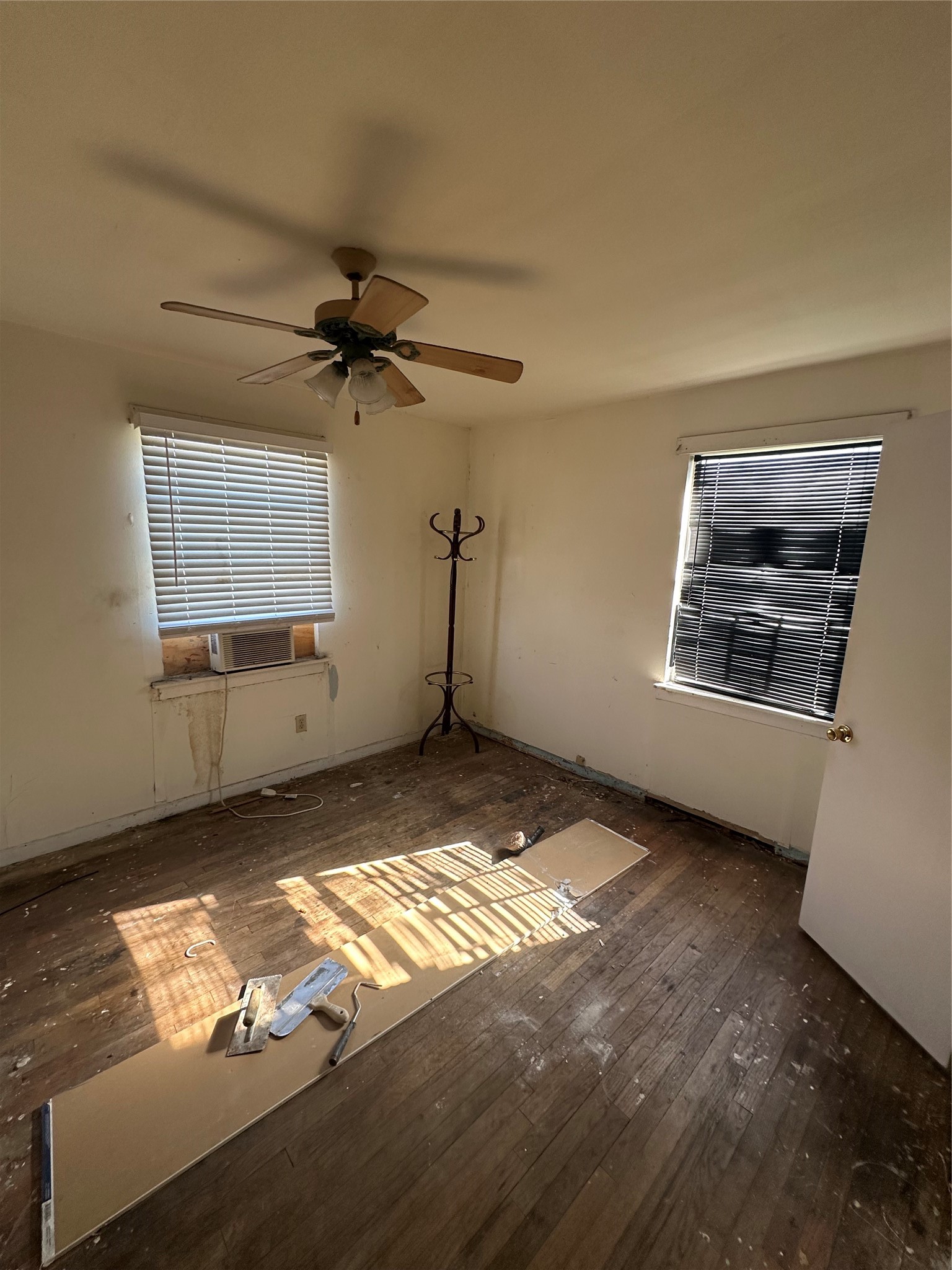 1314 Bland Street Houston, TX 77091 - Photo 3 of 8 a view of an empty room and window