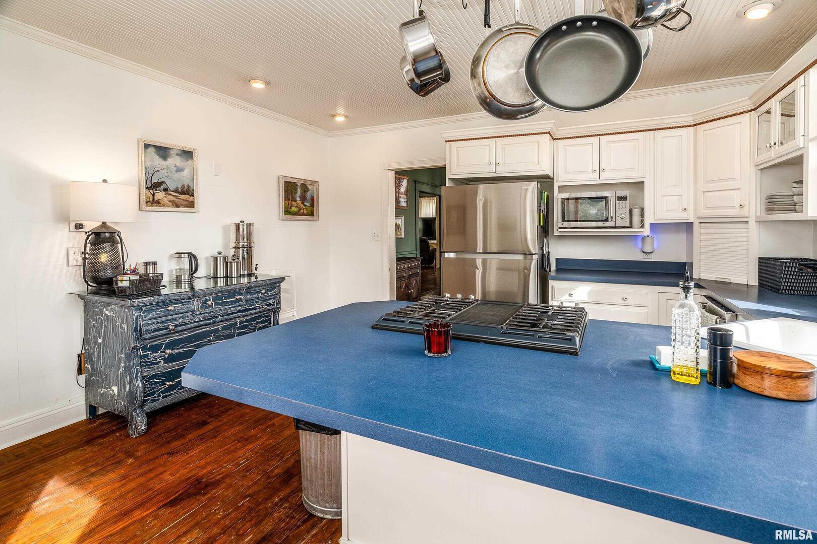 2101 Walnut Street Murphysboro, IL 62966 - Photo 17 of 55 a living room with dining room and kitchen view
