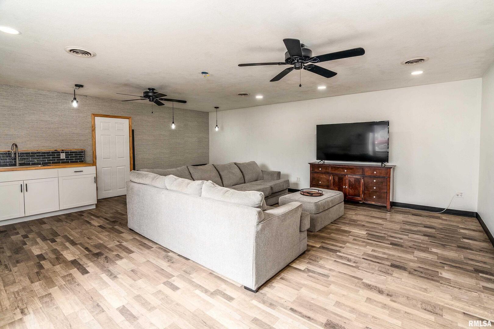 2101 Walnut Street Murphysboro, IL 62966 - Photo 42 of 55 a living room with furniture and a flat screen tv