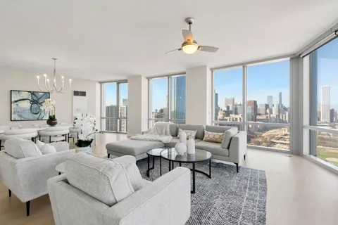 $1,490,000 | 1211 South Prairie Avenue, Unit 3401, Chicago, IL 60605