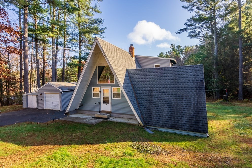 24 East Brimfield Road Holland, MA 01521 - Photo 1 of 30