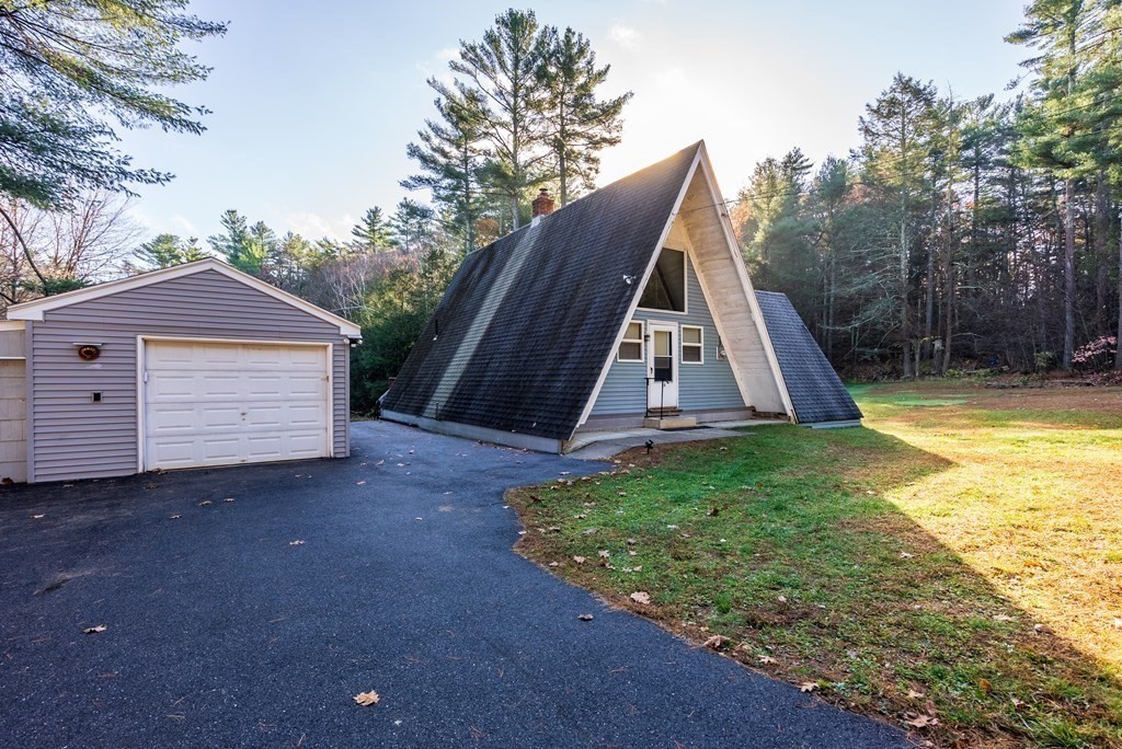 24 East Brimfield Road Holland, MA 01521 - Photo 3 of 30