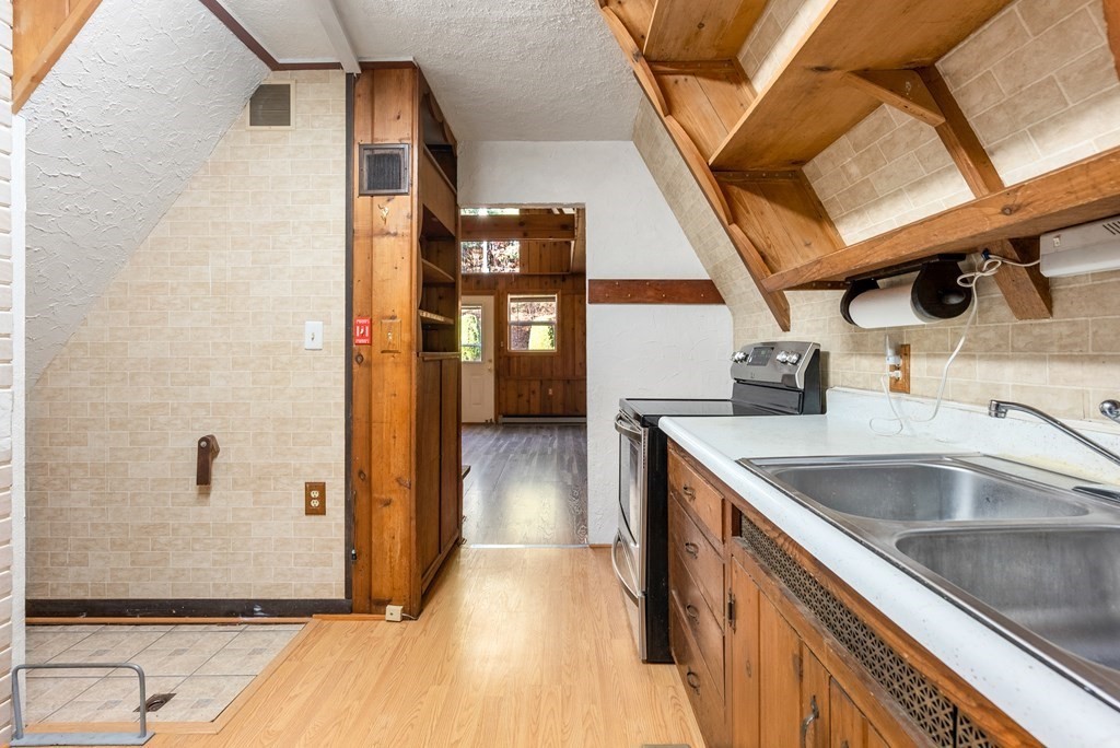 24 East Brimfield Road Holland, MA 01521 - Photo 10 of 30