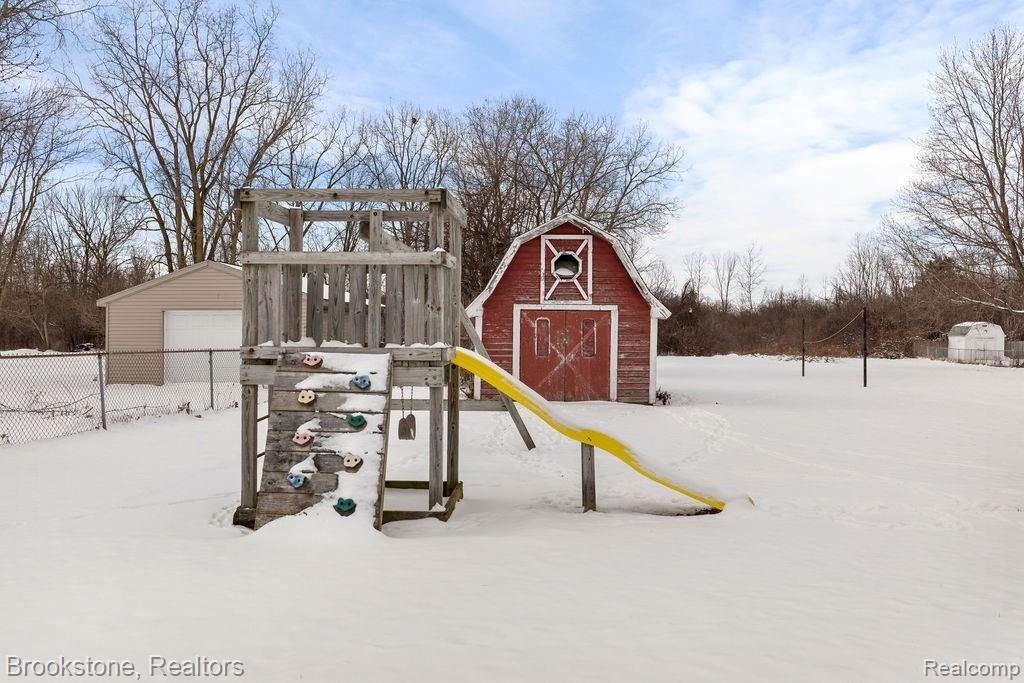2156 Howe Road Burton, MI 48519 - Photo 10 of 33 GO0A3253.jpg