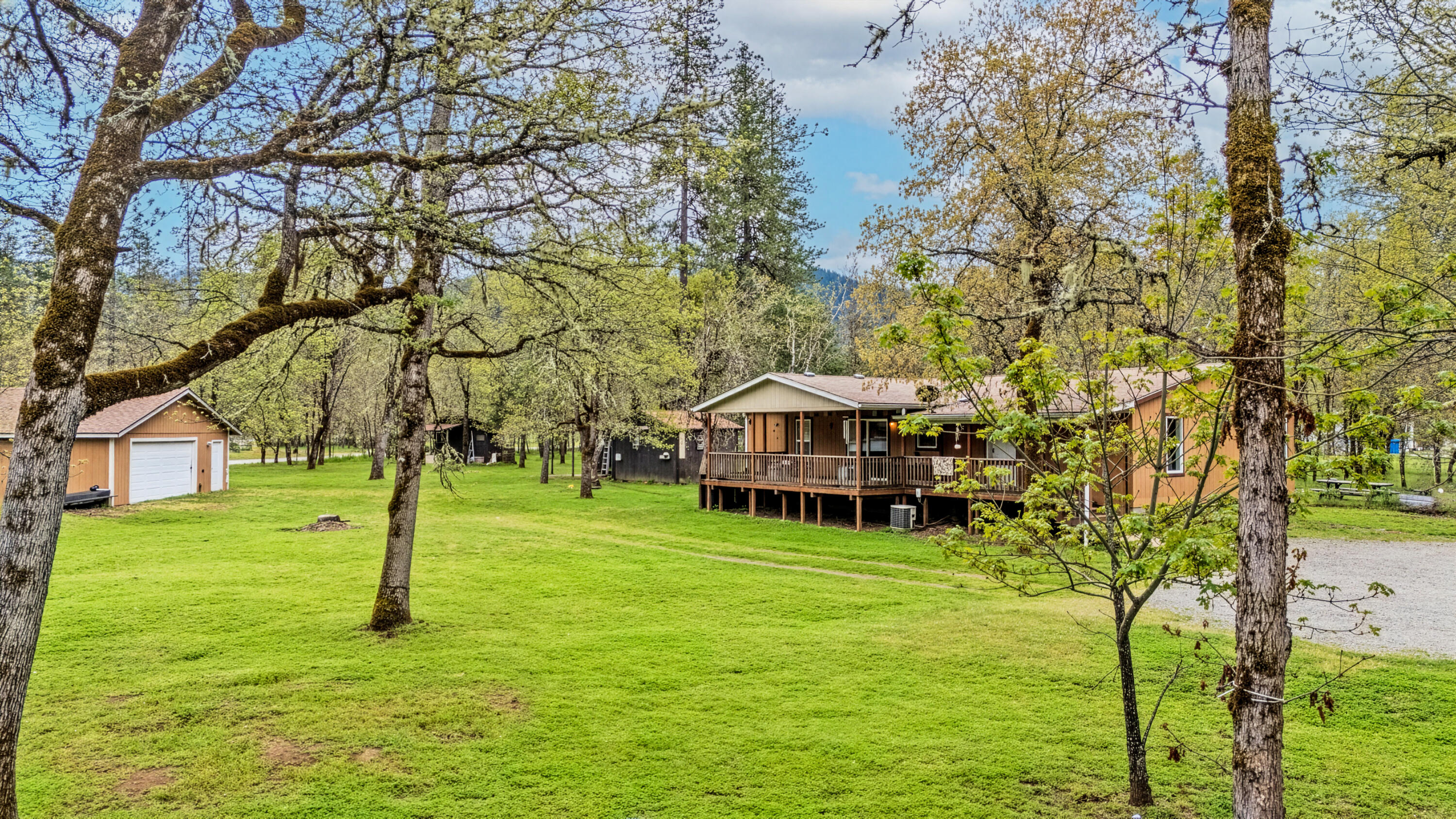 360 Lamont Way Cave Junction, OR 97523 - Photo 22 of 31