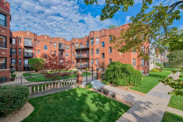 $1,700 | 4022 North Central Park Avenue, Unit GE, Chicago, IL 60618