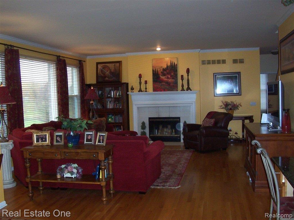 4080 Holly Lane Rochester, MI 48306 - Photo 9 of 25 Family Room with Hardwood Floor