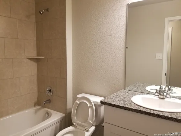 $1,900 | 7930 Oak Mdws Bend, San Antonio, TX 78250