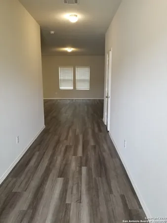 $1,900 | 7930 Oak Mdws Bend, San Antonio, TX 78250