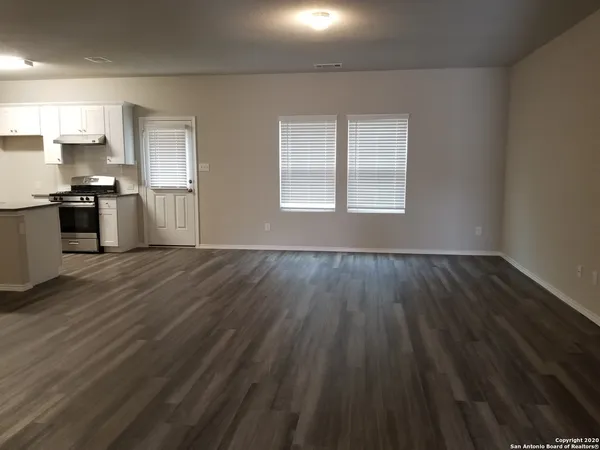 $1,900 | 7930 Oak Mdws Bend, San Antonio, TX 78250