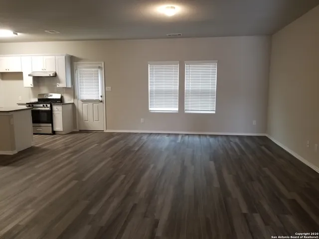 $1,900 | 7930 Oak Mdws Bend, San Antonio, TX 78250