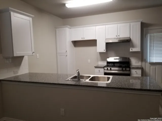 $1,900 | 7930 Oak Mdws Bend, San Antonio, TX 78250