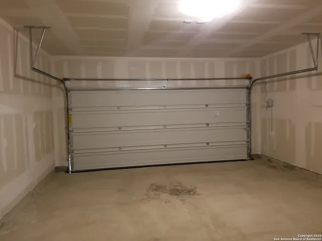 $1,900 | 7930 Oak Mdws Bend, San Antonio, TX 78250