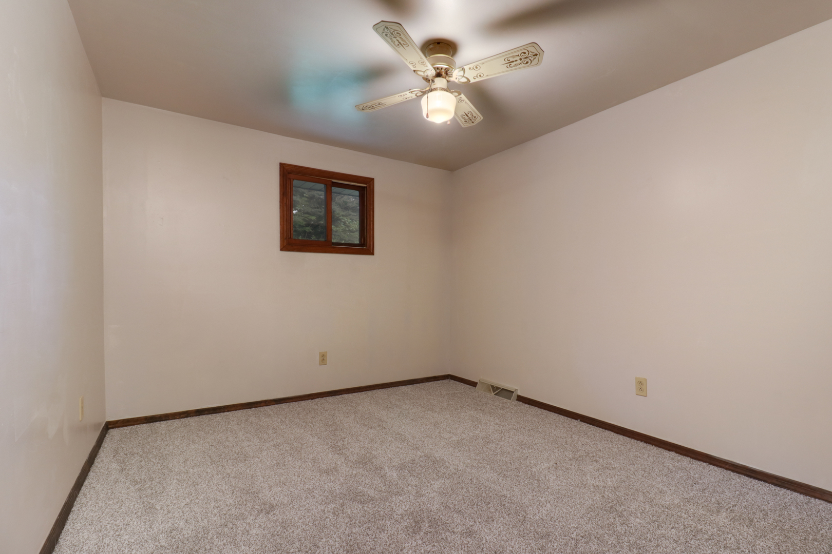 14017 Twin Grove Road Bloomington, IL 61705 - Photo 13 of 33 Gallery Image 13