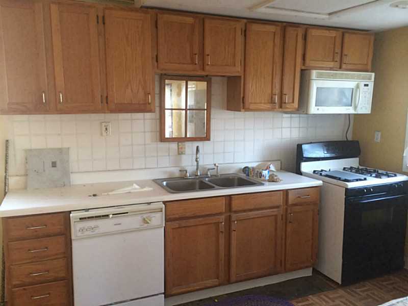 46 Follett Road Narragansett, RI 02882 - Photo 2 of 5 Kitchen.