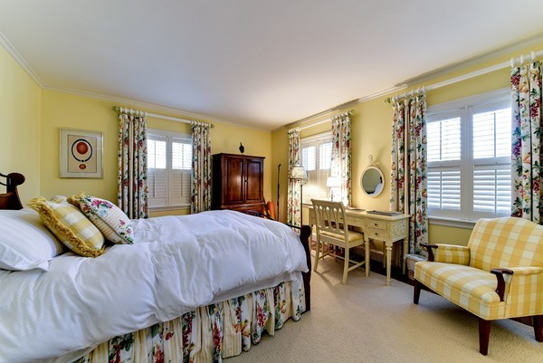 74 Albion Road Wellesley, MA 02481 - Photo 9 of 16 Gallery Image 9